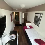 Rock Hotel *