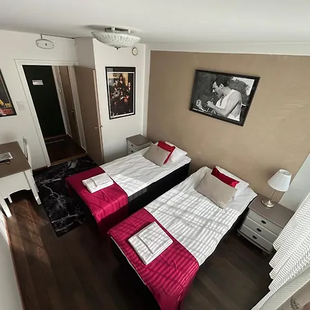 Rock Hotel *
